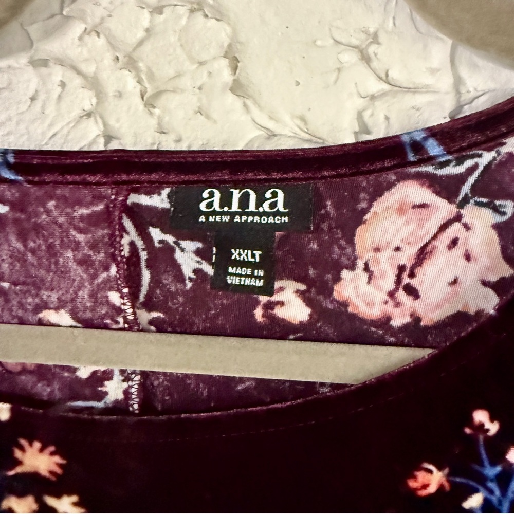 a.n.a Floral Velvet Short Sleeve Top - Burgundy and Pink - Picture 6 of 8
